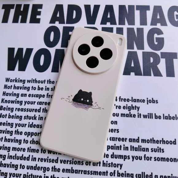 Soft Protective Case with Cute Graphic - Picture 1 of 3